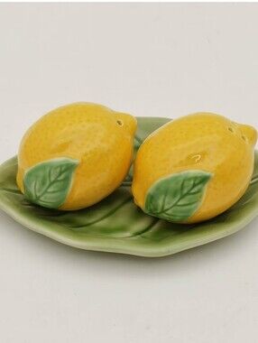 Muchoise Ceramic Lemon Salt & Pepper Shaker with Tray Yellow